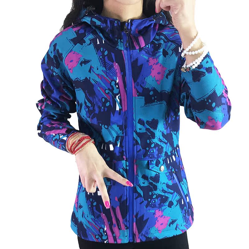 秋冬户外迷彩连帽软壳衣女加绒衣保暖登山服外套徒步冲锋衣女大码 秋冬户外迷彩连帽软壳衣女加绒衣保暖登山服外套徒步冲锋衣女大码