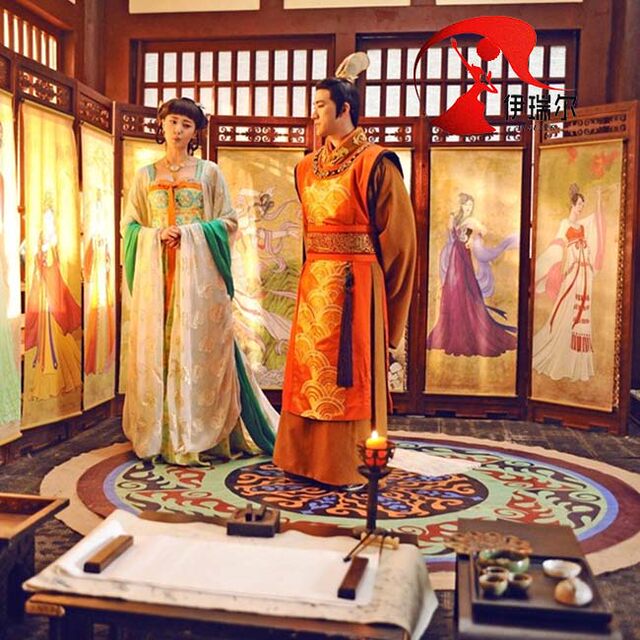 The same style as Wu Zetian's costume in the film and television drama Li Zhi