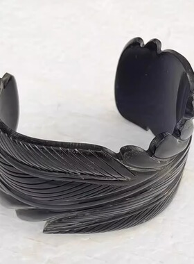 复古个性黑牛角雕刻宽边手镯