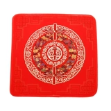 Свадебная на коленях на коленях, чтобы изменить подушку чая, красный китайский мотыга, поклоняться небесам и земле, пара свадебных невест