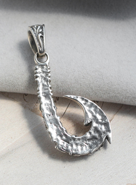 进口款男女通用款镶嵌镰刀吊坠