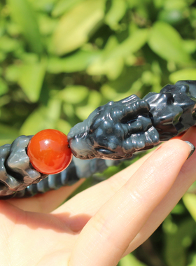 和田玉墨玉青花籽料盘龙手串