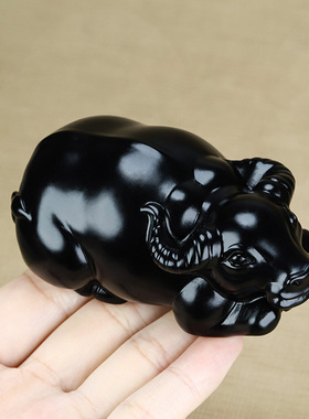 牛手把件新疆和田玉墨玉籽料摆件