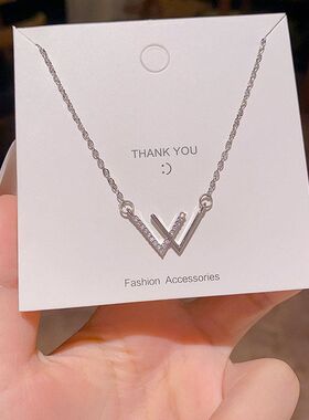 小众高级感双V吊坠项链女ins潮时尚百搭气质钛钢字母M锁骨链颈链