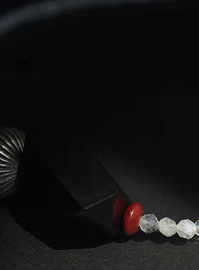 【骑单车的猫】原创设计月光石黑檀几何通勤清新文艺女锁骨细短链