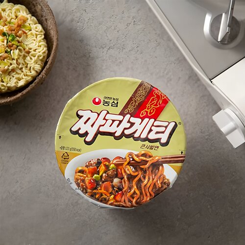韩国进口零食农心炸酱面123g碗桶装干拌面方便面泡面碗面休闲食品 - 图3