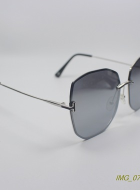 微瑕轻盈大框多边型女士金属太阳眼镜偏光镜膜墨镜银灰色