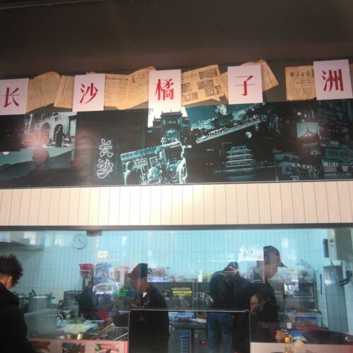 旧报纸装饰酒店酒吧饭店农家乐火锅店贴墙拍摄道具原版老报纸糊墙 - 图3