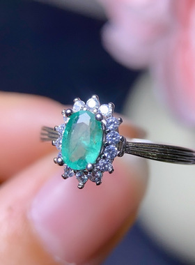 天然哥伦比亚祖母绿戒指主石尺寸4*6mm，925纯银精工镶嵌