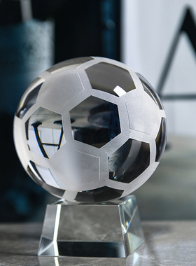 大小号透明白水晶足球小孩摆件