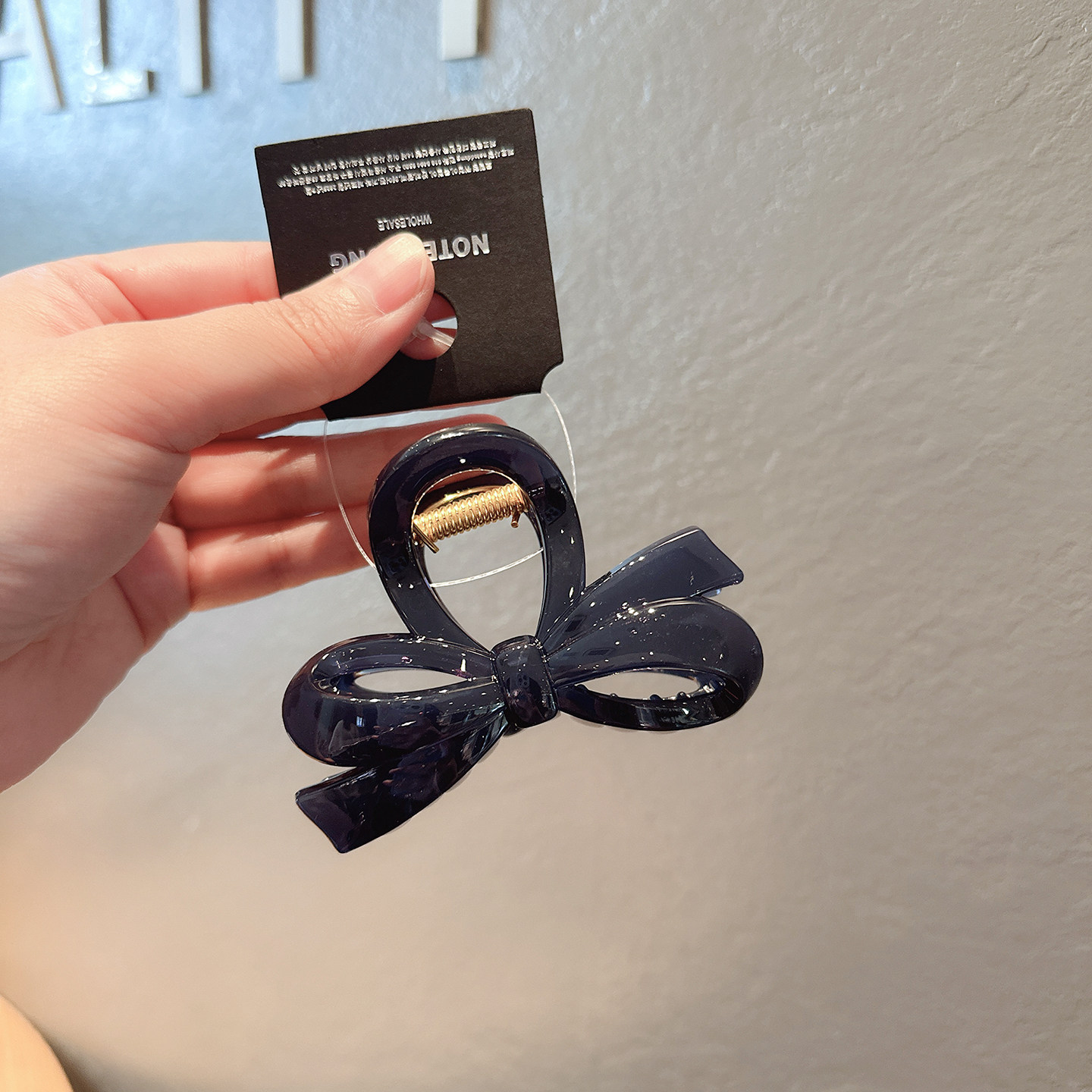 NOTEDDUNG韩国纯色中号亚克力抓夹8cm发夹女后脑勺发量少用夹子新 - 图1