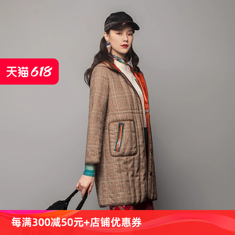 渔服饰棉服女2023年新款冬季小方格子羊毛带帽中长款棉衣FGFD4022