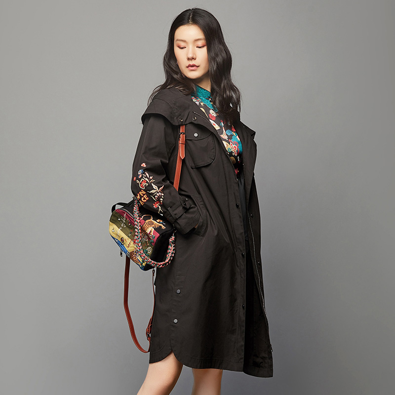 渔牌女装风衣女款2023新款撞色连帽绣花过膝休闲长款外套FGFC3011 - 图1