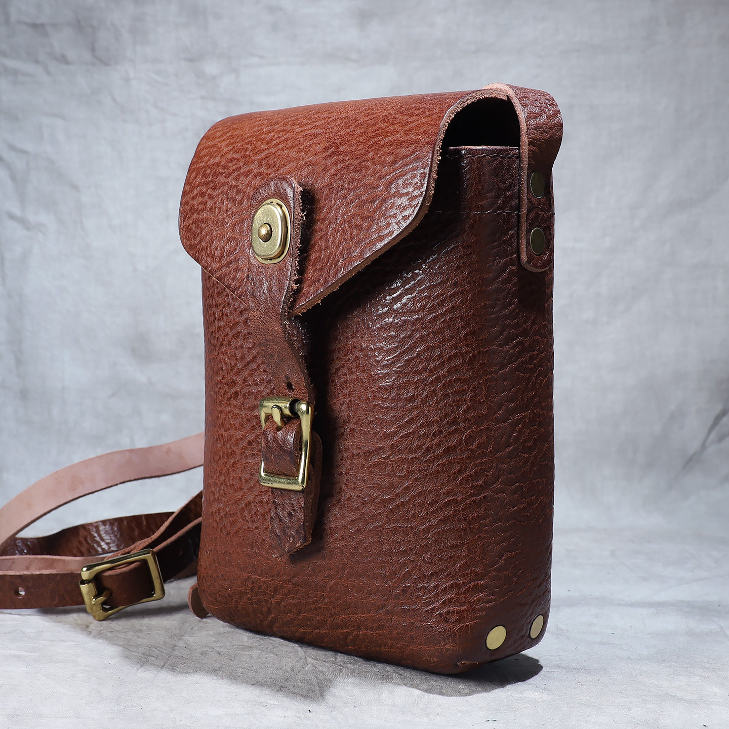 复古手工真皮单肩包头层牛皮男女迷你斜挎包铆钉装饰文艺风小包,淘宝优惠券,粉丝福利购,淘宝优惠卷