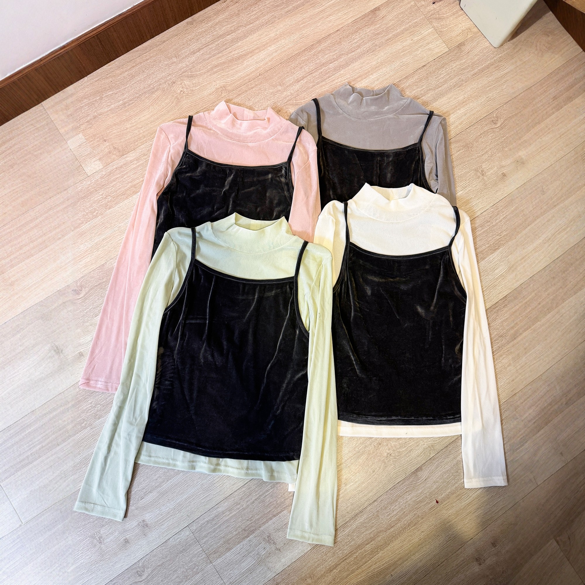 金丝绒吊带背心T恤两件套装上衣女欧洲站2025冬装新款欧货女装潮,淘宝优惠券,粉丝福利购,淘宝优惠卷