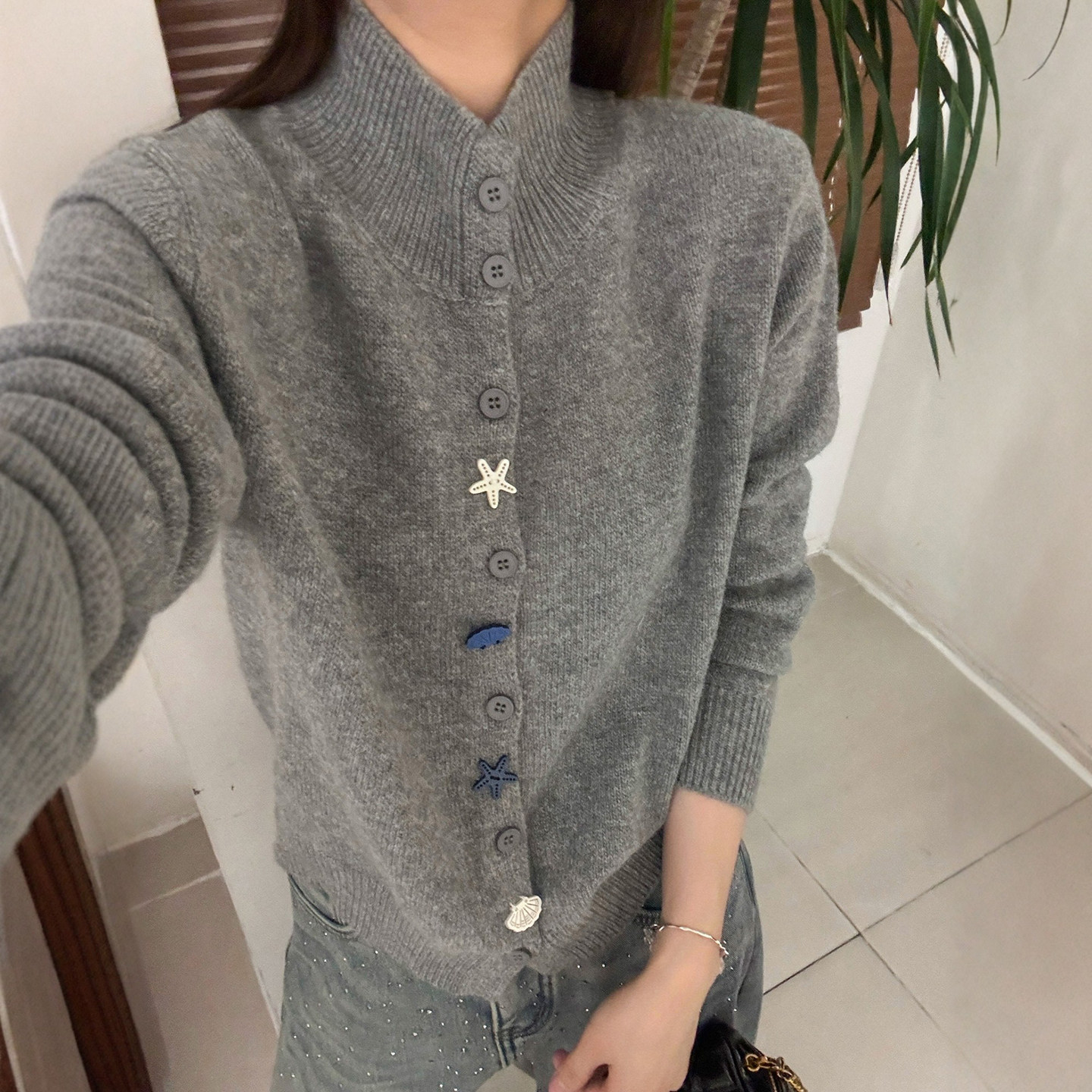 海星扣半高领针织开衫女欧洲站2025冬装新款欧货女装毛衣短外套潮,淘宝优惠券,粉丝福利购,淘宝优惠卷