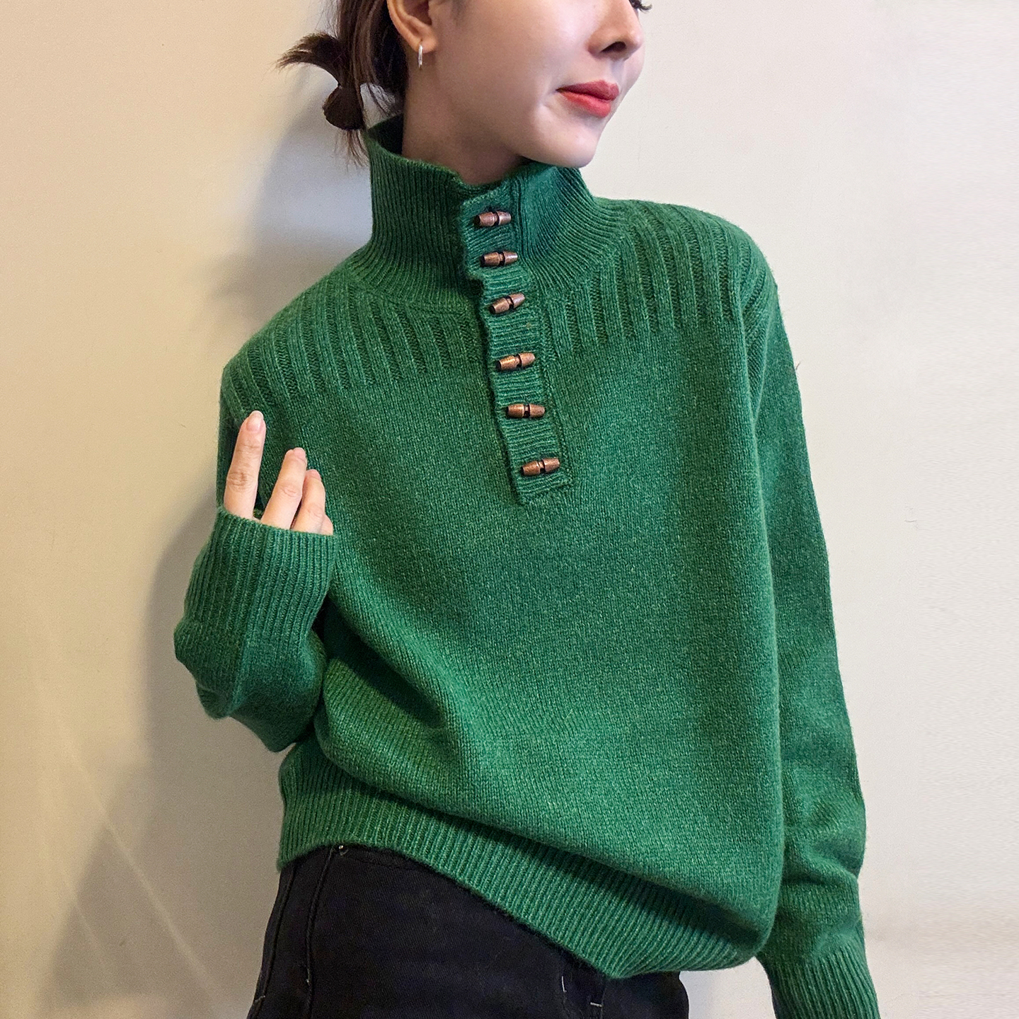 牛角扣高领细羊毛针织衫女欧洲站2025冬装新款欧货女装打底毛衣潮 - 图2