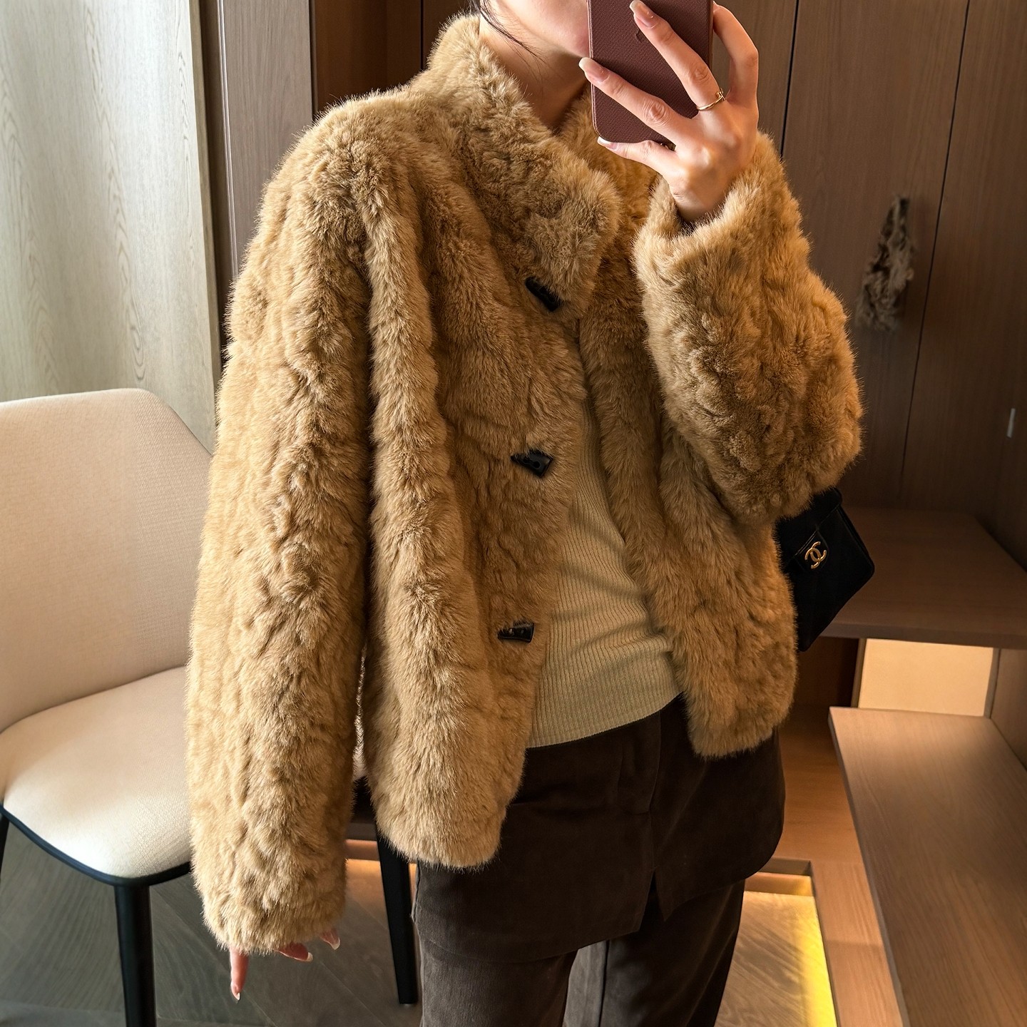 牛角扣羊羔毛皮毛一体短外套女欧洲站2025冬装新款欧货女装上衣潮,淘宝优惠券,粉丝福利购,淘宝优惠卷