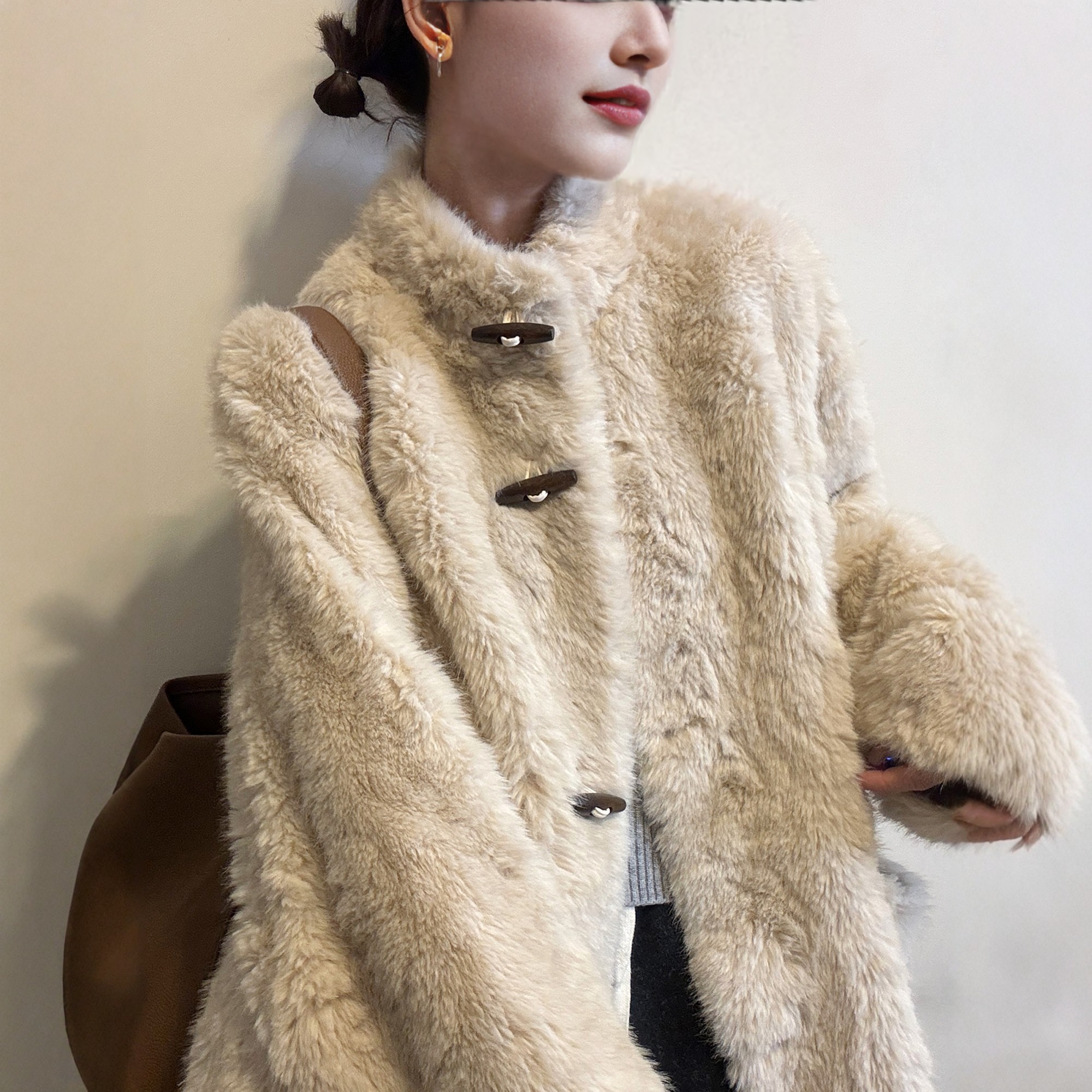 牛角扣皮毛一体皮草大衣女欧洲站2025冬装新款欧货女装时尚外套潮,淘宝优惠券,粉丝福利购,淘宝优惠卷