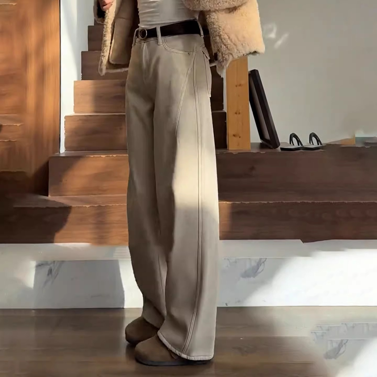 奶茶灰加绒加厚阔腿牛仔裤女冬季2025新款今年流行爆款窄版弯刀裤,淘宝优惠券,粉丝福利购,淘宝优惠卷