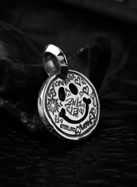 BWL鎏金敲印无角涂鸦笑脸吊坠