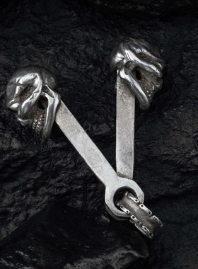 高山隆双头空眼活塞吊坠