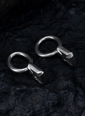 高山隆方形银牌小吊坠