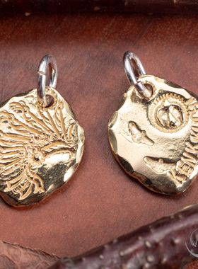 国内现货菊地健酋长金银牌吊坠