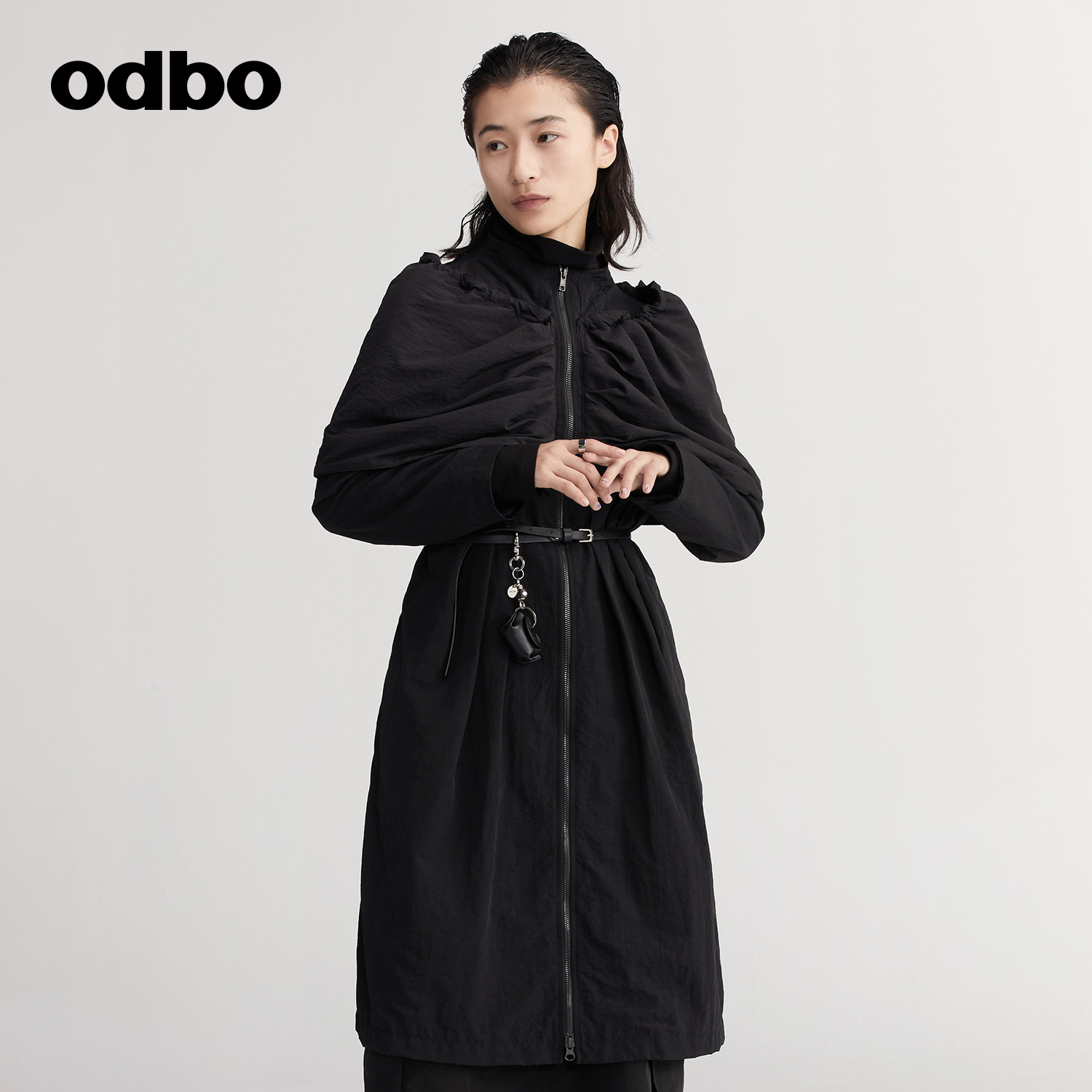 odbo/欧迪比欧原创设计黑色拉链中长款外套秋冬女个性百搭连衣裙