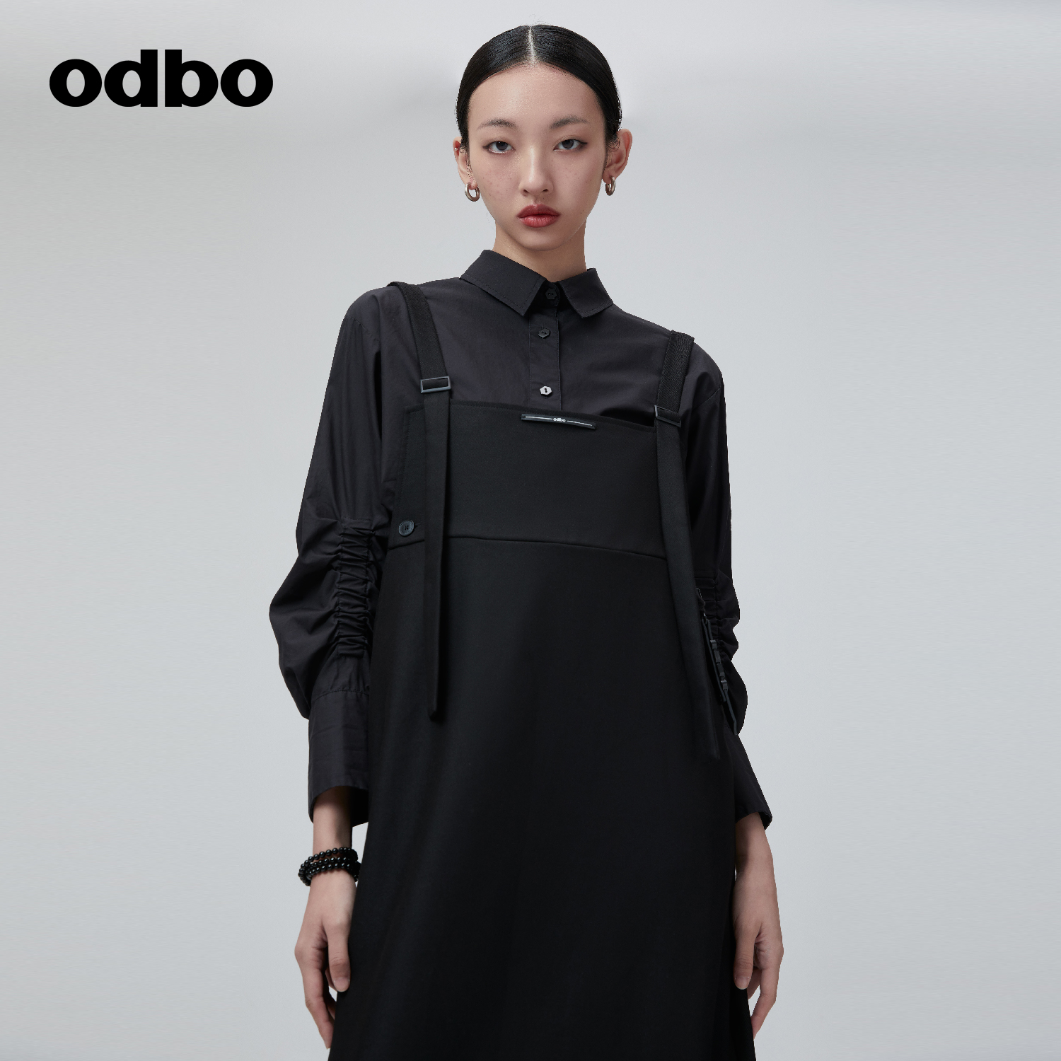 odbo/欧迪比欧时尚工装风背带连衣裙女秋冬新款百搭外穿吊带裙子-图1