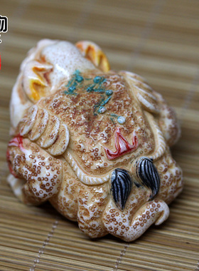 天然鹿角雕刻金蟾吊坠手把件彩色上色高密文玩把件