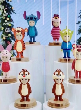 小泉悟联名草莓熊三眼仔摆件潮玩