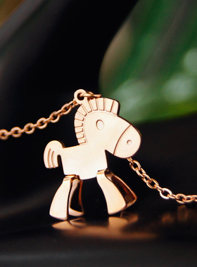小马项链女不掉色彩金钛钢本命年