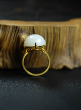 《穹冠玉戒》18K黄金和田白玉戒指