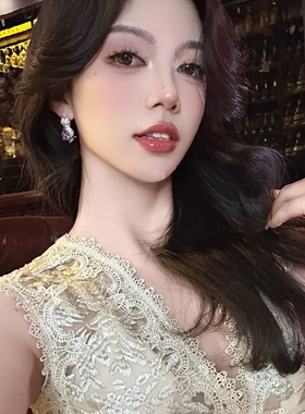甜美紫色锆石猫咪背影银针大耳钉