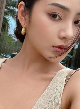 欧美复古冷淡风钛钢牛角包耳环