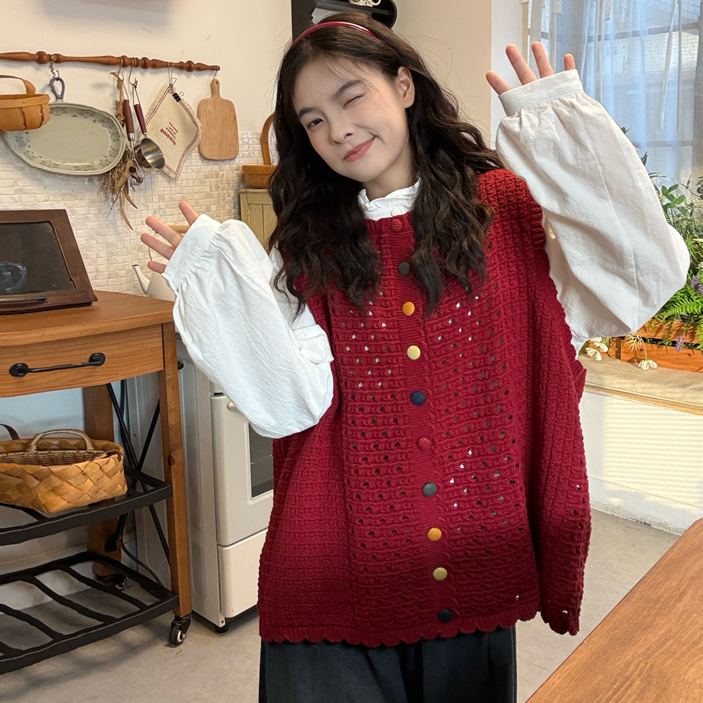 大码女装2025秋季新款胖mm花边立领衬衫+彩扣镂空针织马甲+牛仔裤 - 图1