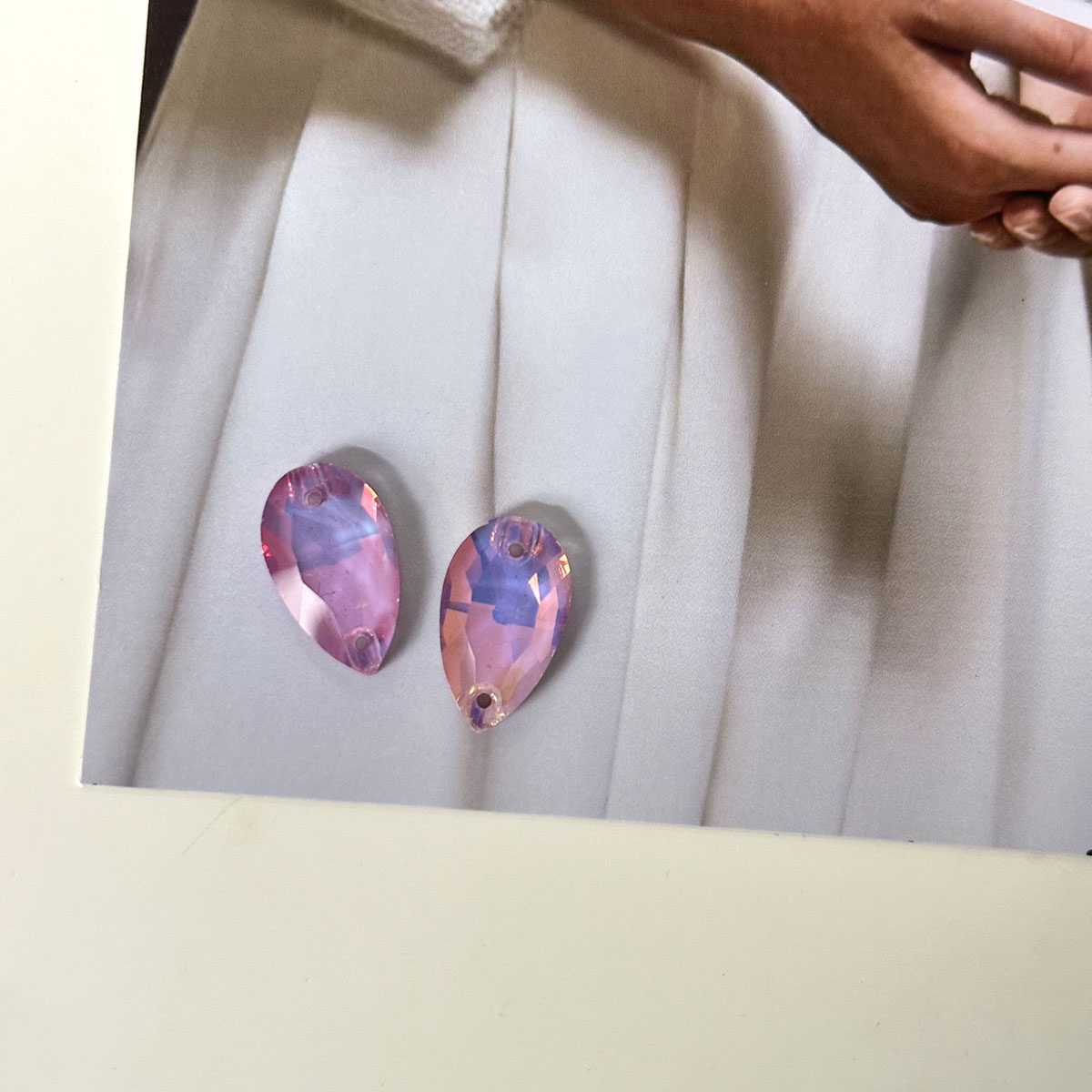 11x18mm水滴摩卡蛋白色平扣手缝钻平底双孔水钻玻璃钻DIY衣服帽子,淘宝优惠券,粉丝福利购,淘宝优惠卷