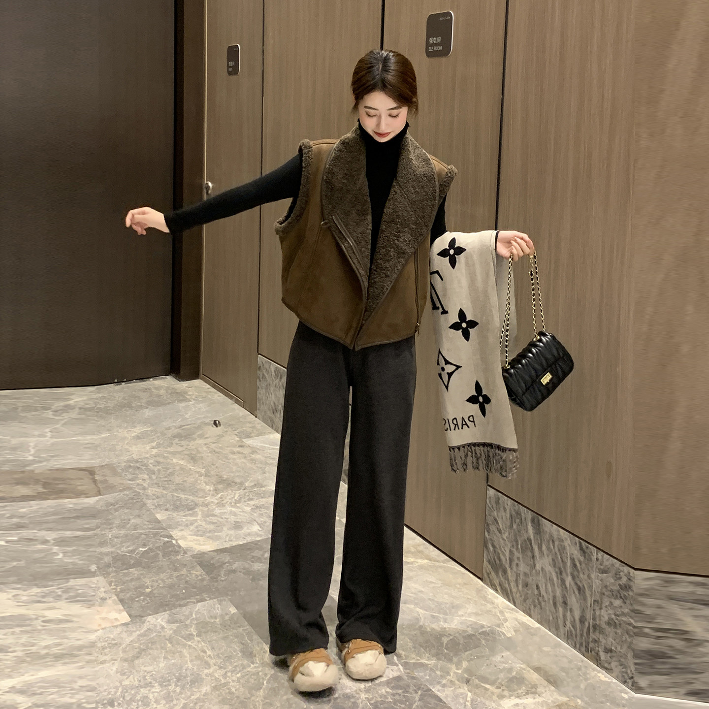 皮毛一体马甲女短款2025冬季新外套休闲独特超好看羊羔毛洋气时髦,淘宝优惠券,粉丝福利购,淘宝优惠卷