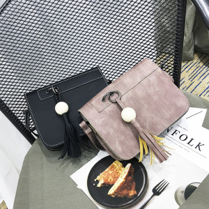 撞色流苏单肩斜跨包