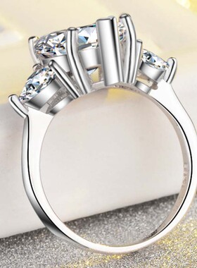 女款镶嵌水滴形钻女士戒指正三角锆石轻奢百搭指环