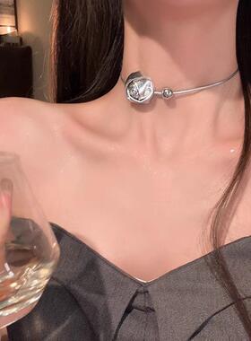 黑色显瘦法式皮质玫瑰花朵项链珍珠吊坠气质时尚甜酷锁骨颈链