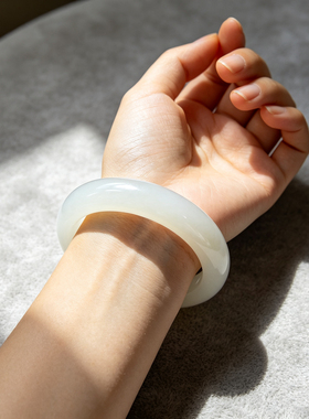 新疆和田玉羊脂白玉手镯 高白细润正装玉镯 妈妈款玉石礼物