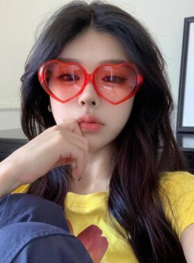 情人节拍照凹造型爱心太阳镜