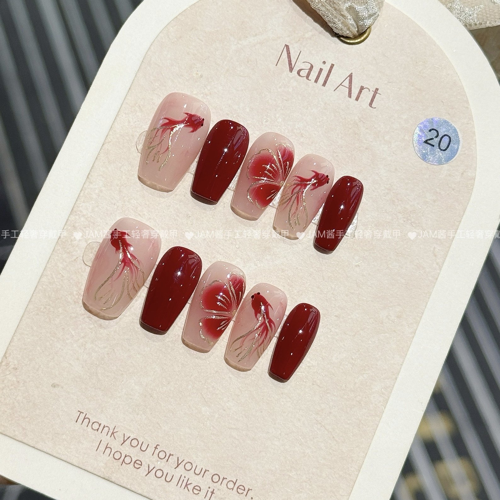 鲤韵生花 新款纯手工穿戴甲短款新年美甲手绘锦鲤小花美甲高级感,淘宝优惠券,粉丝福利购,淘宝优惠卷