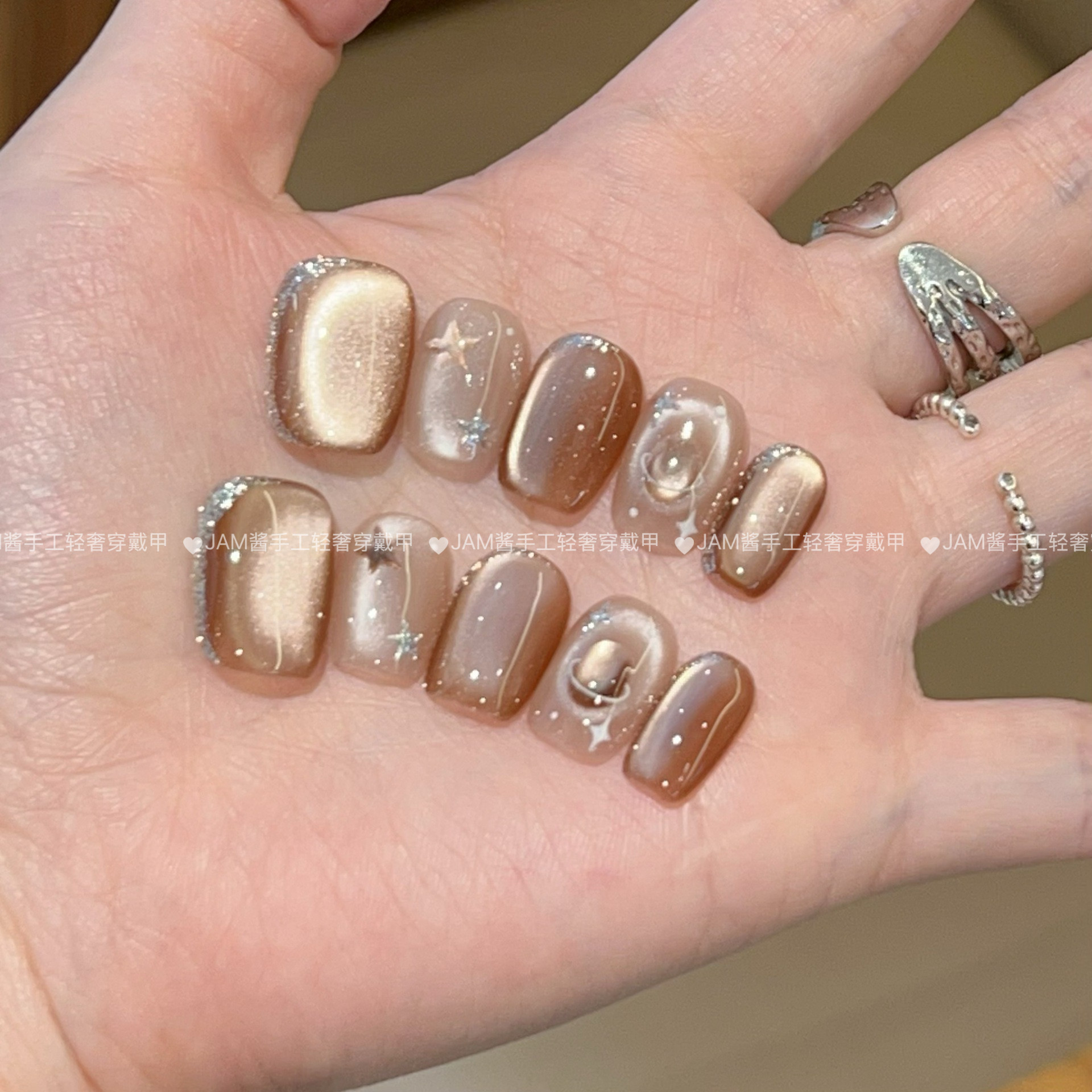 咖色星球 新款纯手工穿戴甲短款猫眼美甲手绘星球穿戴美甲高级感,淘宝优惠券,粉丝福利购,淘宝优惠卷