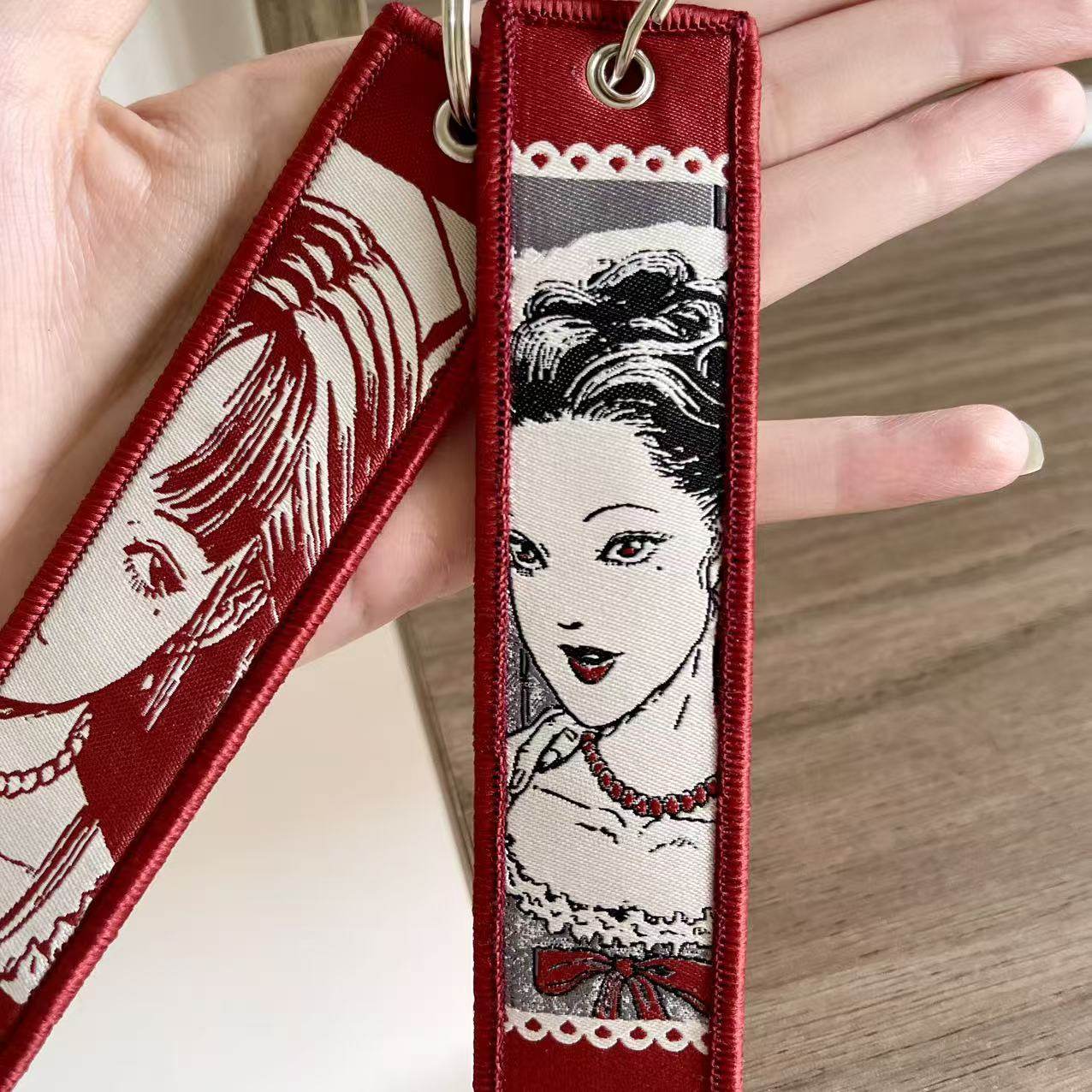 日本漫画伊藤润二富江小姐双面刺绣挂件 布艺钥匙扣配饰包包挂饰,淘宝优惠券,粉丝福利购,淘宝优惠卷