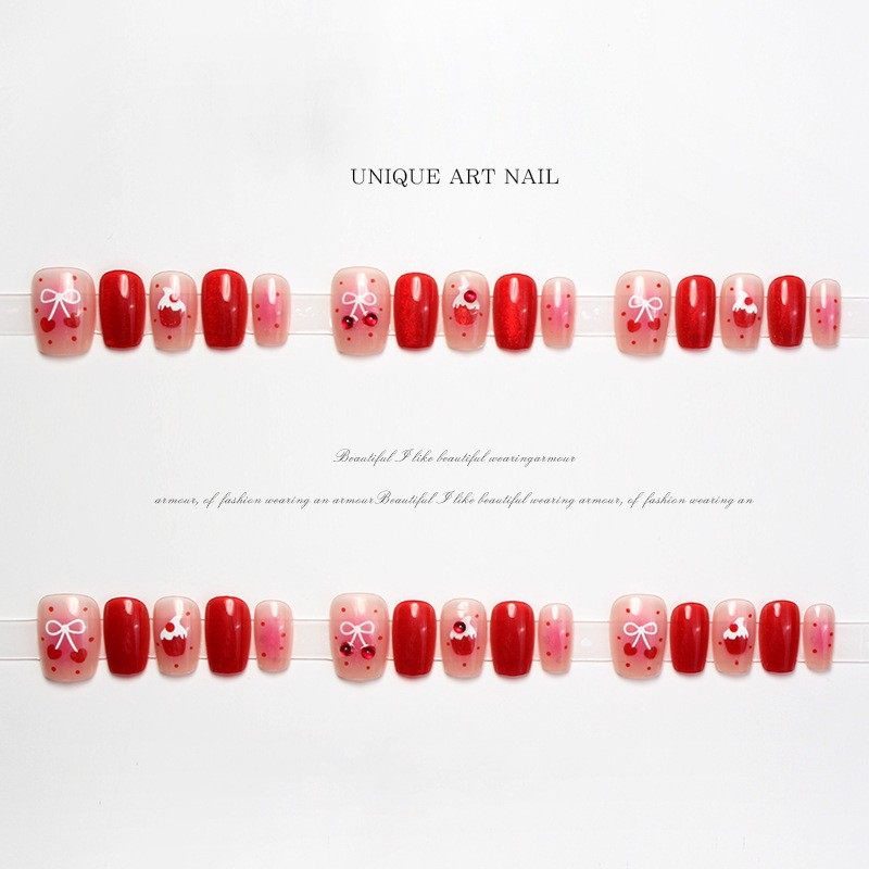 2026年新款儿童美甲穿戴甲感短款红色蛋糕小钻30片假指甲贴片,淘宝优惠券,粉丝福利购,淘宝优惠卷