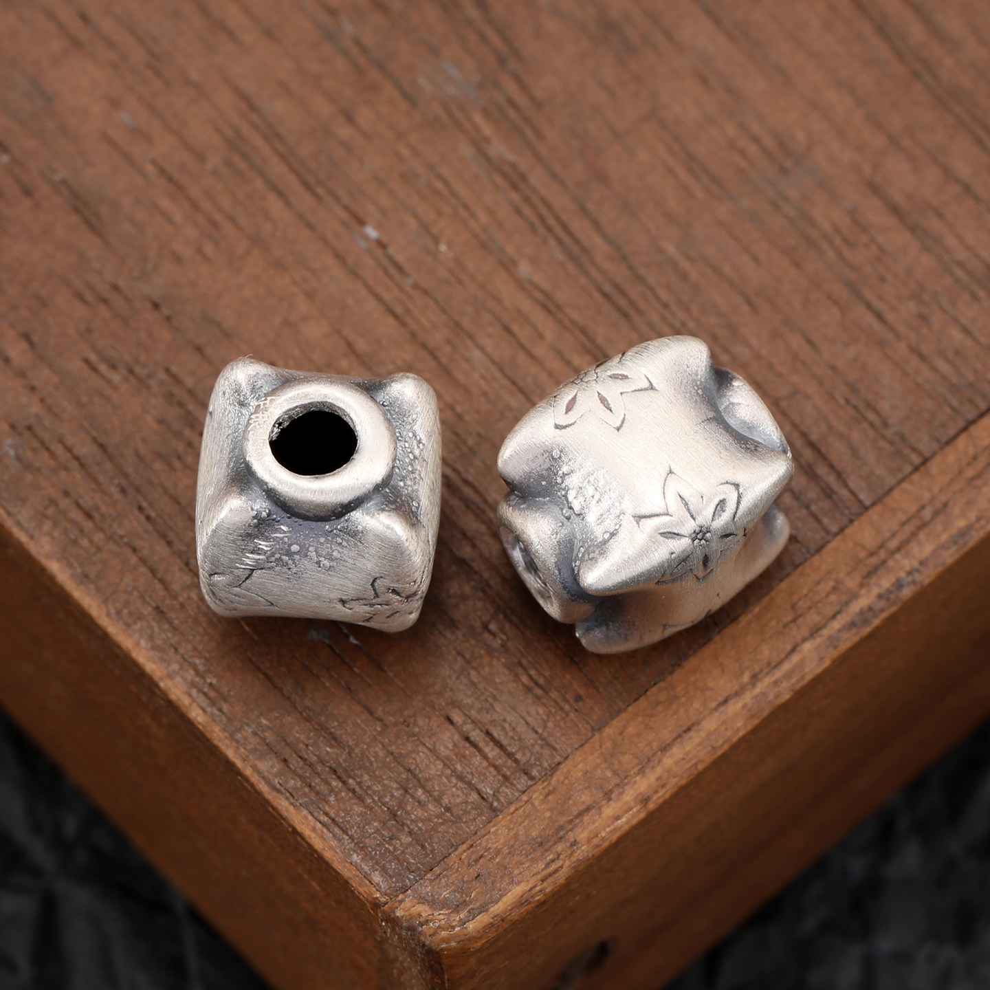 足银通孔异型花纹方珠配件手工diy红绳3D硬银工艺隔珠散珠配饰,淘宝优惠券,粉丝福利购,淘宝优惠卷