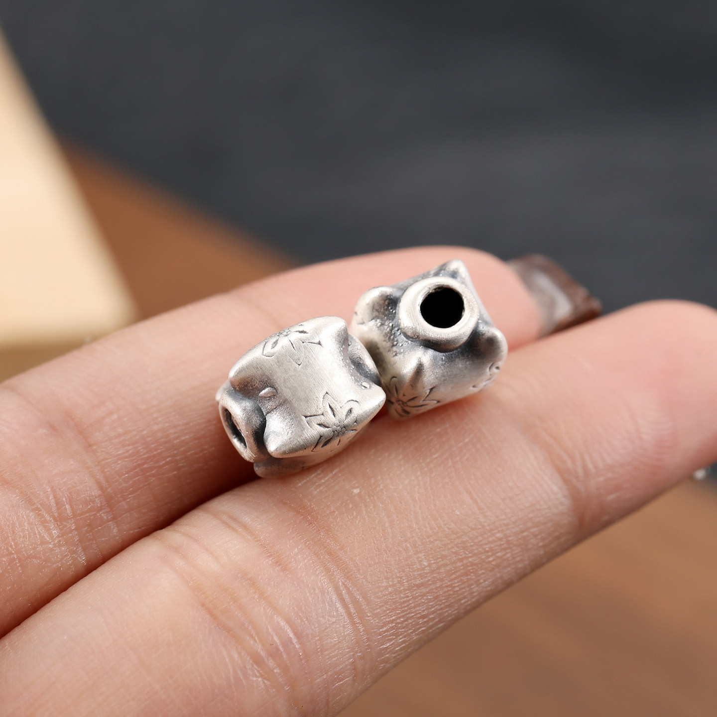 足银通孔异型花纹方珠配件手工diy红绳3D硬银工艺隔珠散珠配饰,淘宝优惠券,粉丝福利购,淘宝优惠卷